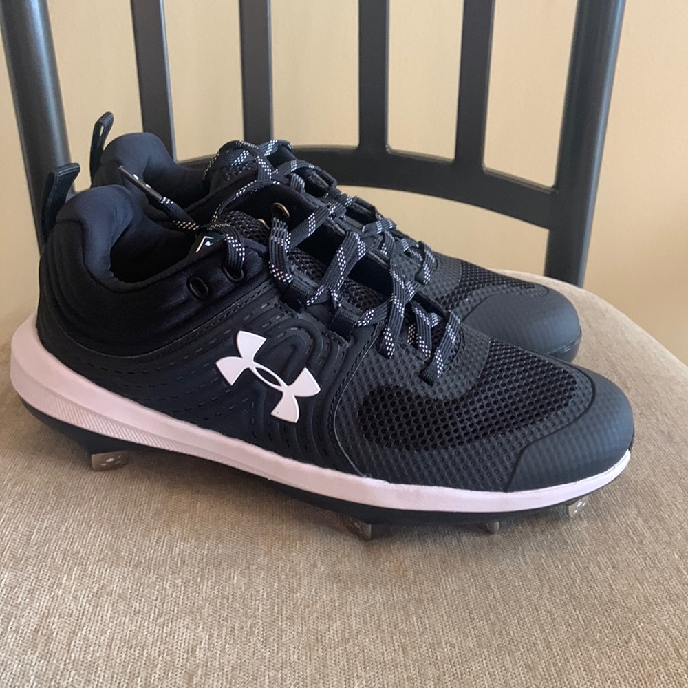 New Under Armour Women’s Glyde Softball Cleats Sz 6.5